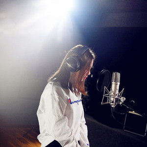 胸大美女乳头大高朝版
